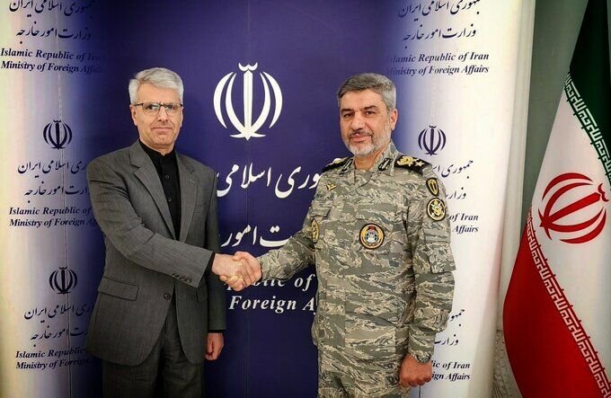 دیدار سخنگوی ارتش و بقایی؛ دیپلماسی و میدان دوشادوش یکدیگر برای ایران