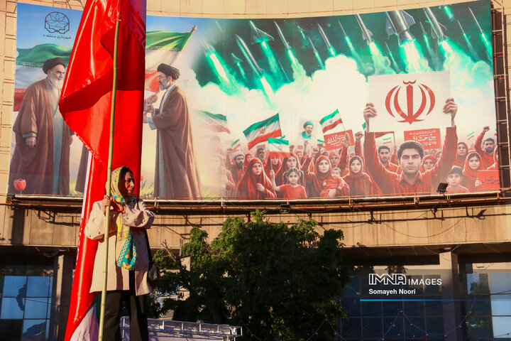 سمفونی افتخار؛ رقص پرچم در دستان کرمانشاهیان
