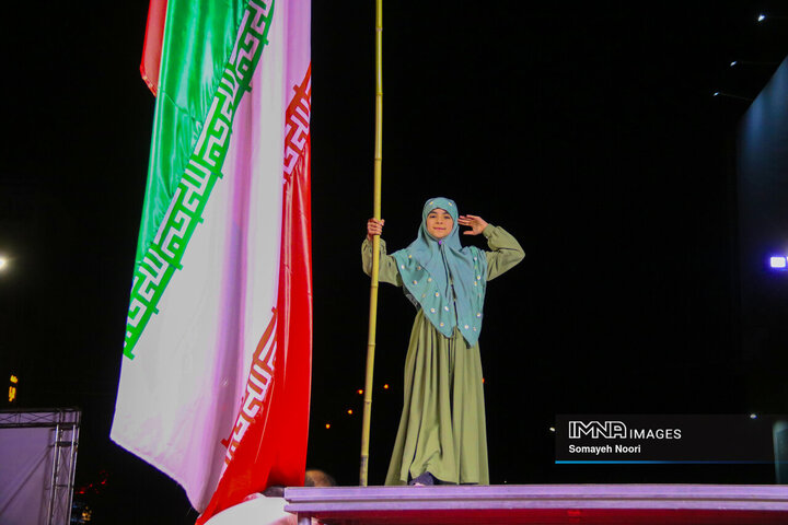سمفونی افتخار؛ رقص پرچم در دستان کرمانشاهیان