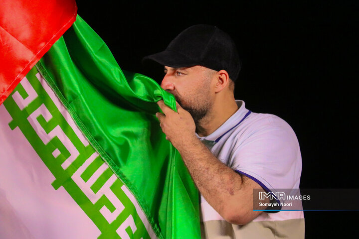 سمفونی افتخار؛ رقص پرچم در دستان کرمانشاهیان