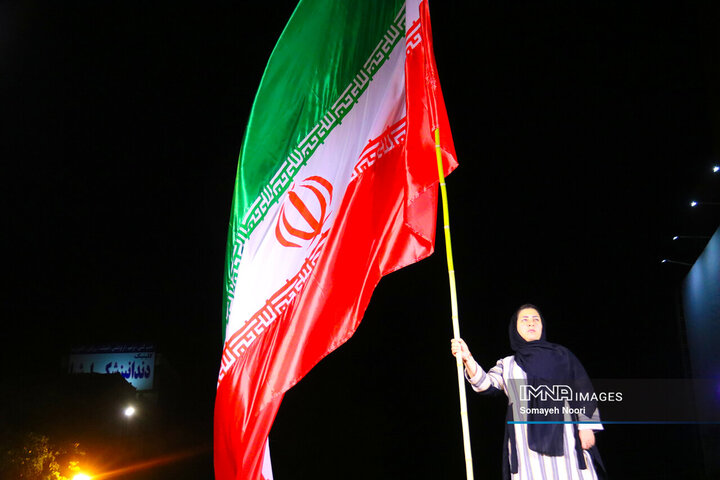 سمفونی افتخار؛ رقص پرچم در دستان کرمانشاهیان
