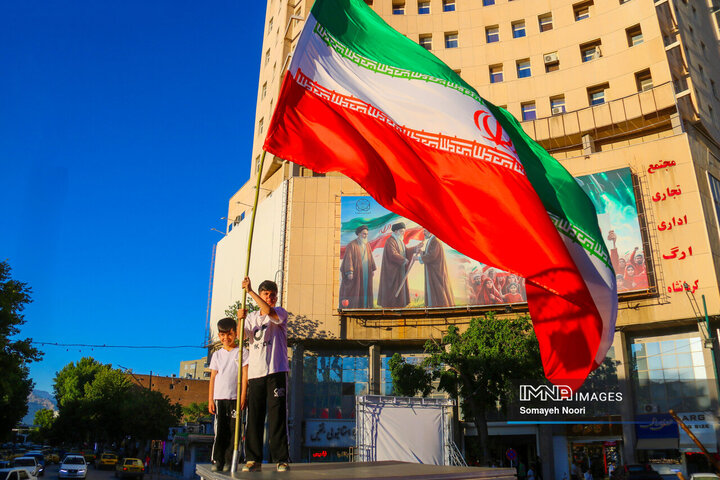 سمفونی افتخار؛ رقص پرچم در دستان کرمانشاهیان