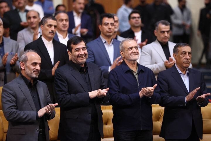 پزشکیان: قهرمان واقعی کسی است که با جانش از وطن دفاع می‌کند