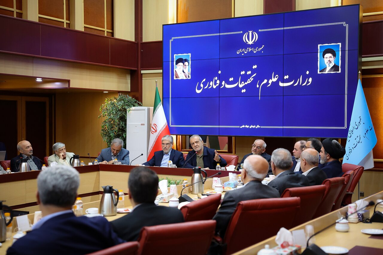 پزشکیان: دانشگاه‌ها به نهادی برای توسعه و حل مسائل کشور تبدیل شوند