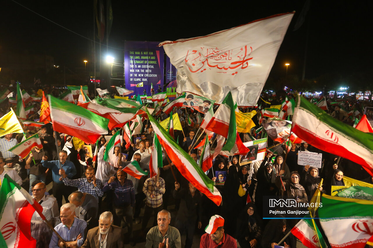 صد شب حماسه و همدلی، زیر سایه پرچم جمهوری اسلامی ایران