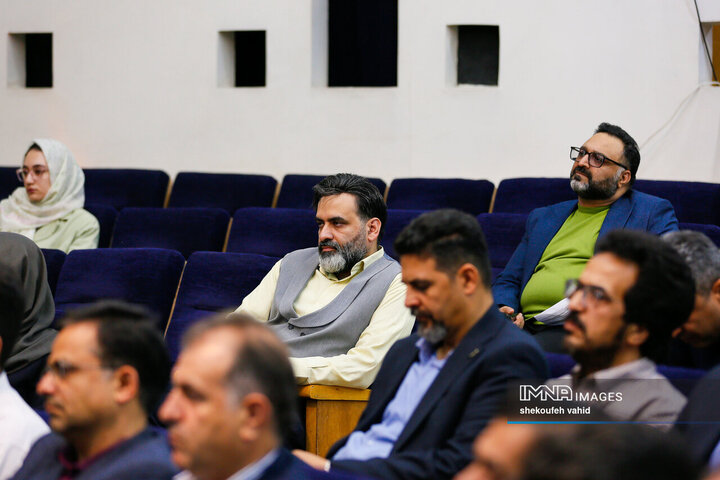 آیین پاسداشت تولید ۲۰ درصد انرژی خورشیدی در شهرداری اصفهان