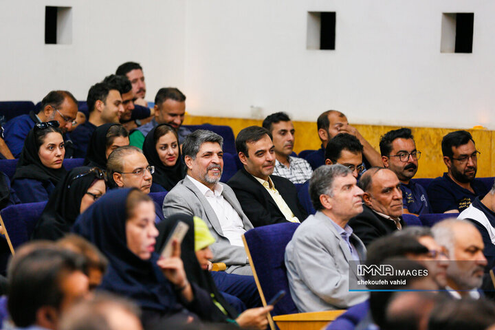 آیین پاسداشت تولید ۲۰ درصد انرژی خورشیدی در شهرداری اصفهان