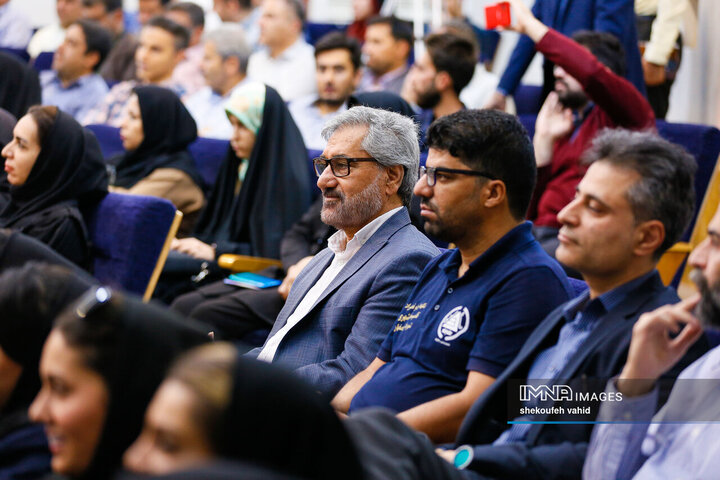 آیین پاسداشت تولید ۲۰ درصد انرژی خورشیدی در شهرداری اصفهان