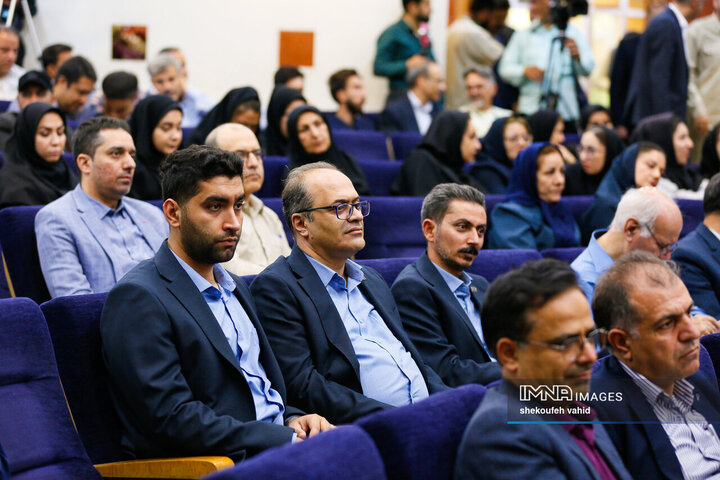 آیین پاسداشت تولید ۲۰ درصد انرژی خورشیدی در شهرداری اصفهان
