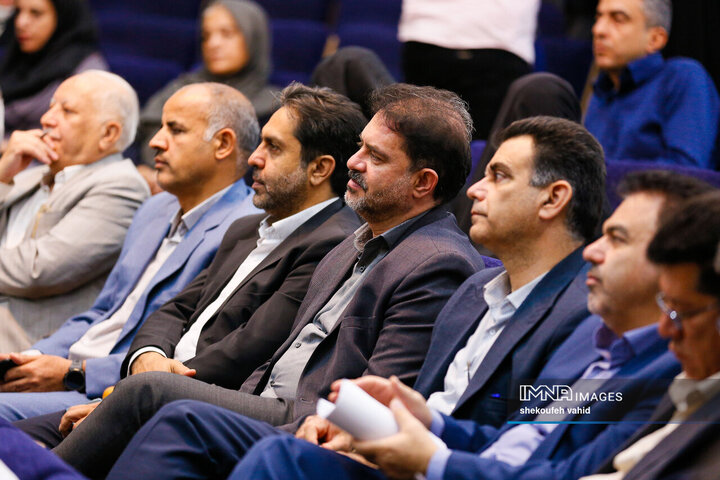 آیین پاسداشت تولید ۲۰ درصد انرژی خورشیدی در شهرداری اصفهان