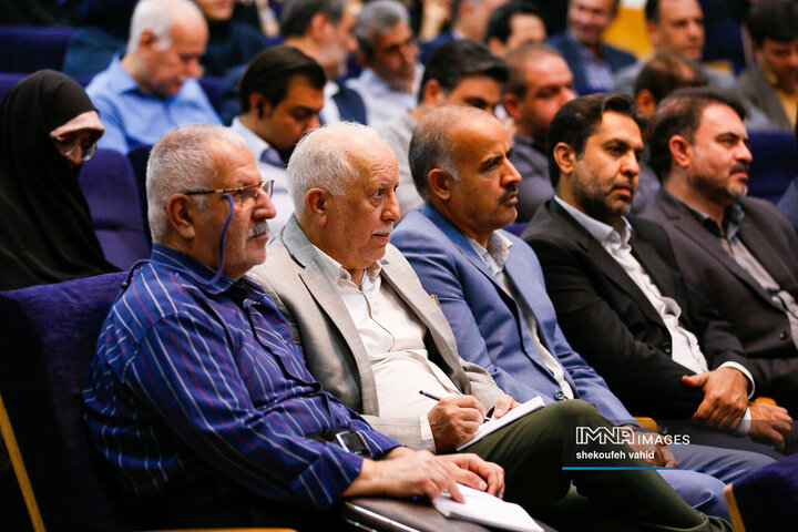 آیین پاسداشت تولید ۲۰ درصد انرژی خورشیدی در شهرداری اصفهان