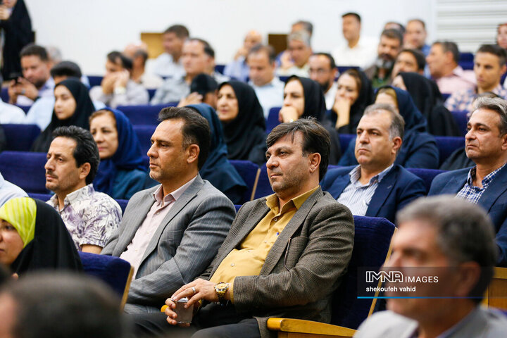 آیین پاسداشت تولید ۲۰ درصد انرژی خورشیدی در شهرداری اصفهان