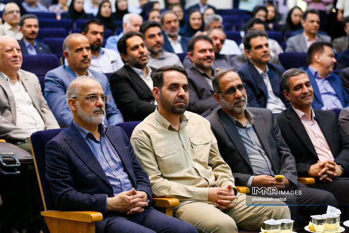 آیین پاسداشت تولید ۲۰ درصد انرژی خورشیدی در شهرداری اصفهان