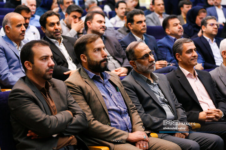 آیین پاسداشت تولید ۲۰ درصد انرژی خورشیدی در شهرداری اصفهان