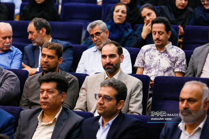 آیین پاسداشت تولید ۲۰ درصد انرژی خورشیدی در شهرداری اصفهان