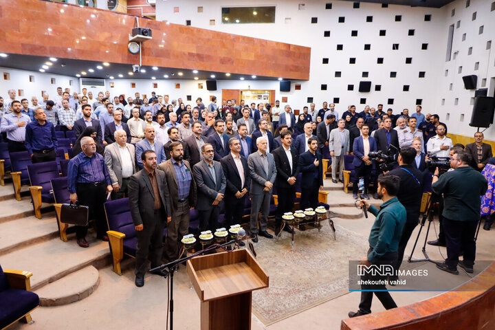 آیین پاسداشت تولید ۲۰ درصد انرژی خورشیدی در شهرداری اصفهان