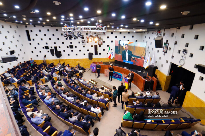 آیین پاسداشت تولید ۲۰ درصد انرژی خورشیدی در شهرداری اصفهان