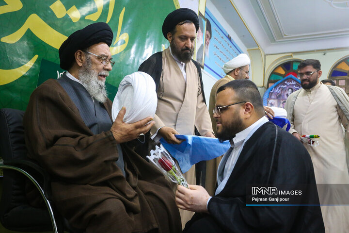 مراسم عمامه گذاری طلاب حوزه علمیه استان اصفهان