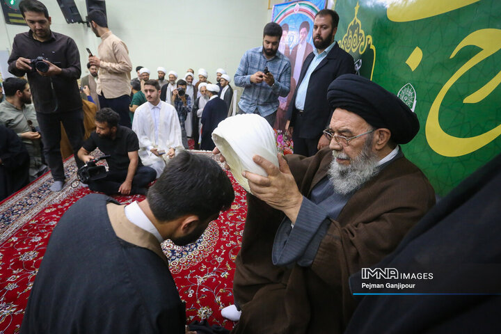 مراسم عمامه گذاری طلاب حوزه علمیه استان اصفهان