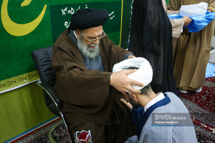 مراسم عمامه گذاری طلاب حوزه علمیه استان اصفهان