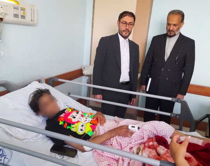 عیادت دادستان مرکز کردستان از دختران قربانی کودک آزاری در سنندج