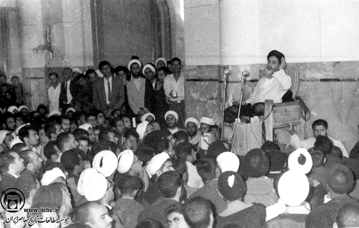 فریاد از فیضیه؛ پیشگویی امام خمینی (ره) از آینده