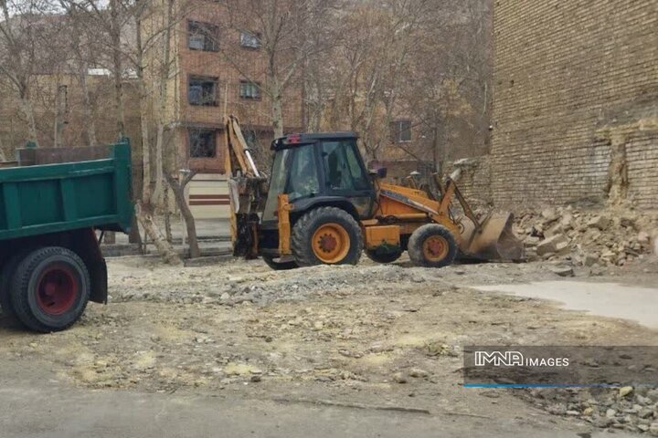 آزادسازی ۶۰۰ متر مربع از املاک طرح مرکز محله میاندوآب در منطقه ۱۳ اصفهان