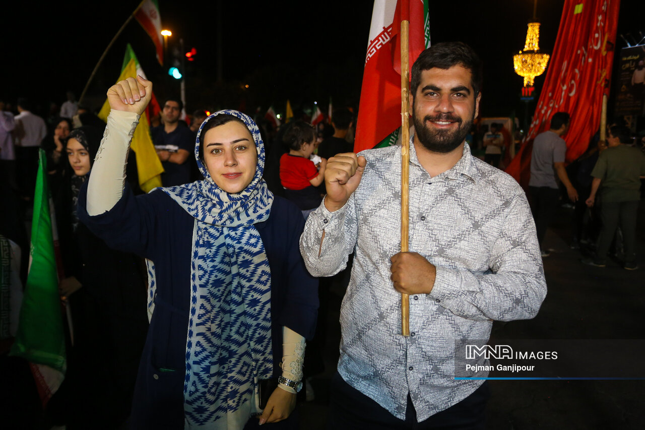 صد شب حماسه و همدلی، زیر سایه پرچم جمهوری اسلامی ایران