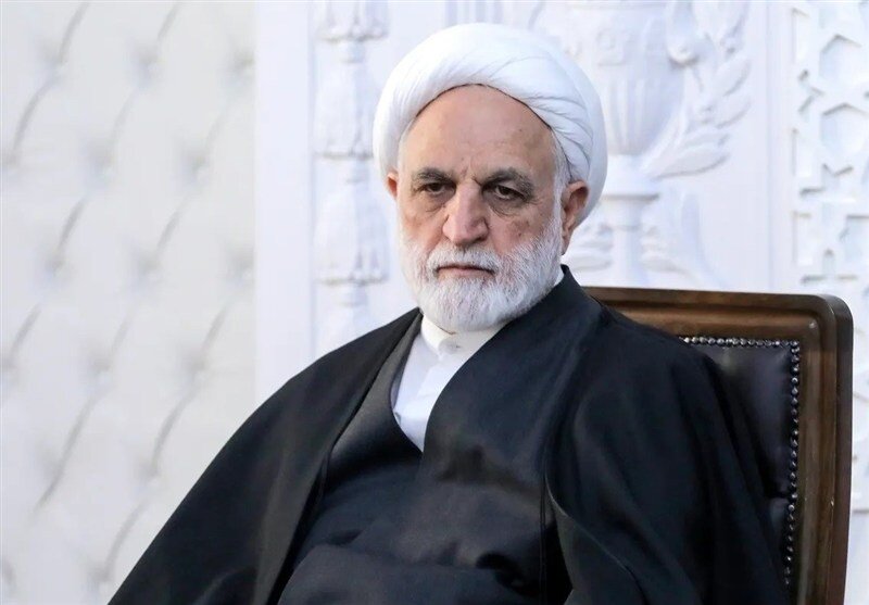 خود را ملزم به اجرای دقیق، سریع و بدون‌تنازل فرامین واجب‌الاتباع حضرتعالی می‌دانیم