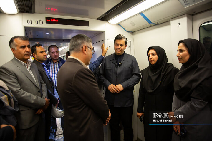 بازدید مدیرکل محیط زیست از خطوط یک و دو مترو اصفهان