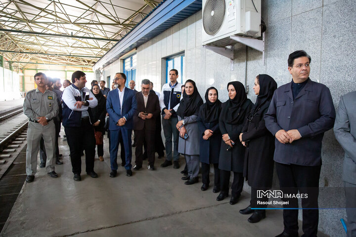 بازدید مدیرکل محیط زیست از خطوط یک و دو مترو اصفهان