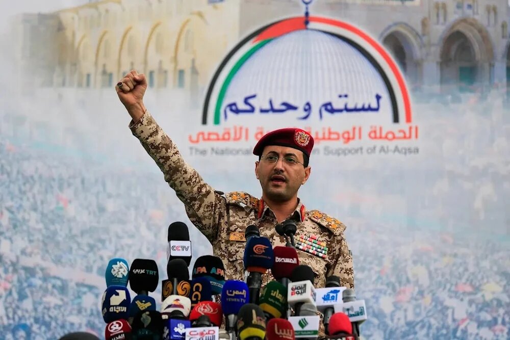حمله گسترده موشکی و پهپادی یمن به پایگاه ملک خالد عربستان
