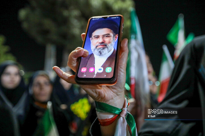 صدمین شب حماسه و ایستادگی؛در میدان شهدای اراک