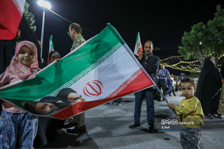 صدمین شب حماسه و ایستادگی؛در میدان شهدای اراک