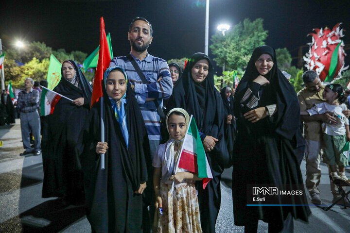 صدمین شب حماسه و ایستادگی؛در میدان شهدای اراک