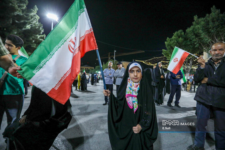 صدمین شب حماسه و ایستادگی؛در میدان شهدای اراک