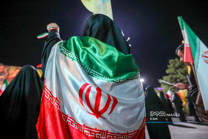 صدمین شب حماسه و ایستادگی؛در میدان شهدای اراک