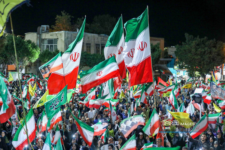 صدمین شب حماسه و ایستادگی؛در میدان شهدای اراک