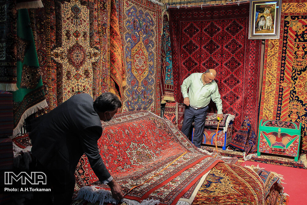 نقش جاودان ایران بر تار و پود جهان