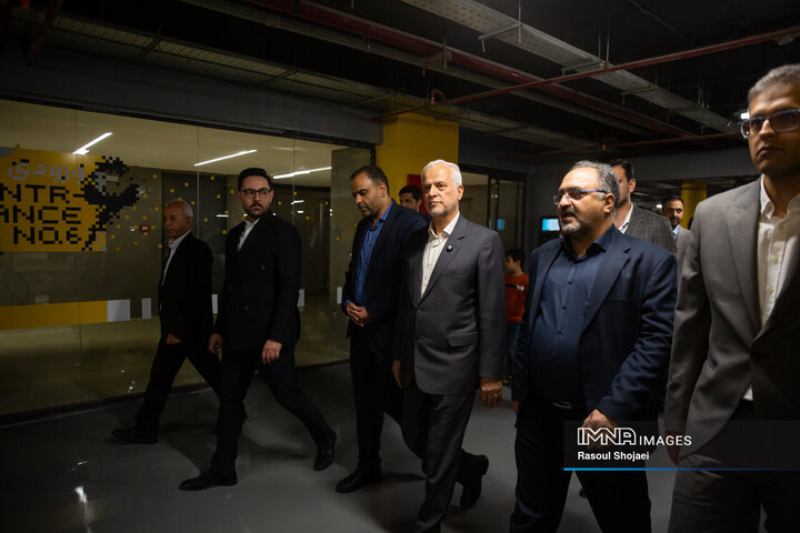 آیین بهره‌برداری از پارکینگ طبقاتی خورشید