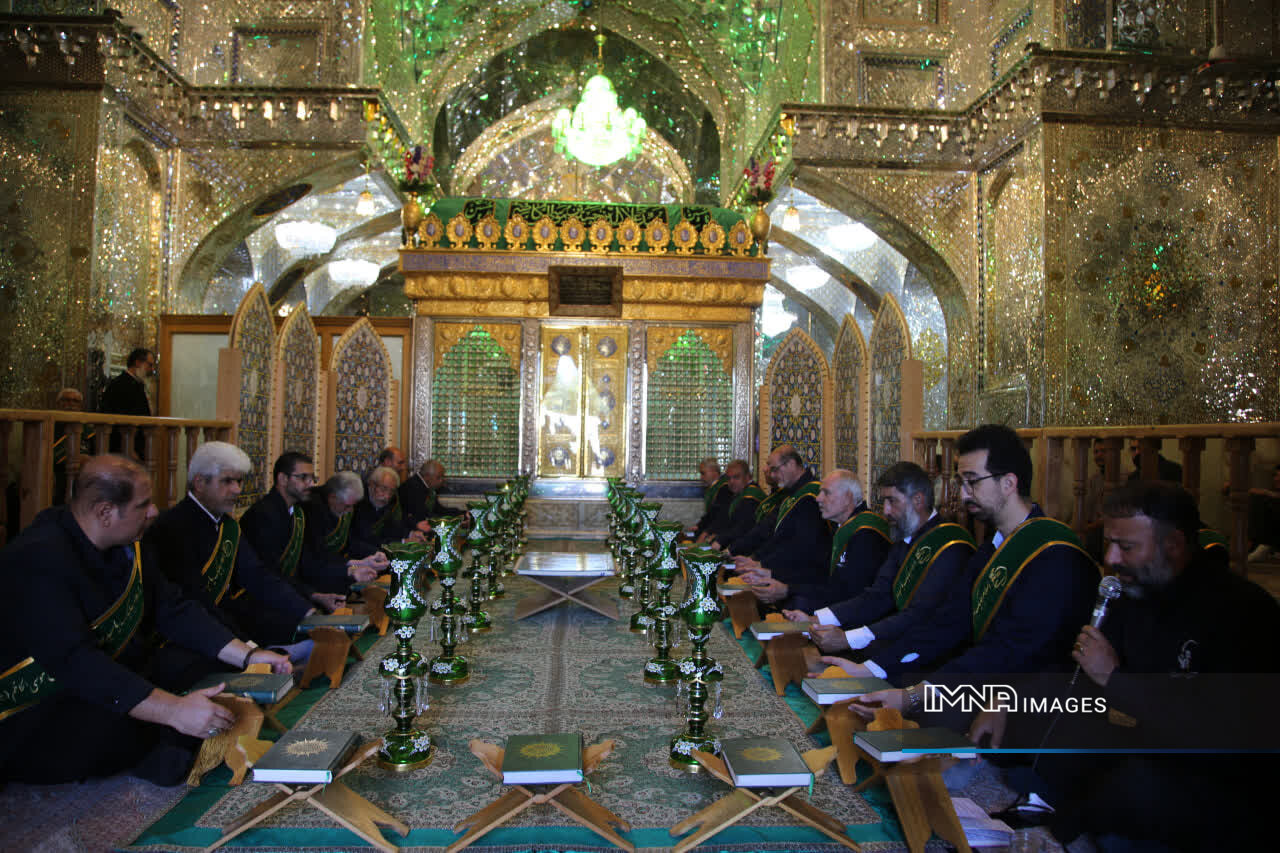 غبارروبی حرم سیدعلاءالدین حسین(ع) با حضور فرماندهان ارتش + تصاویر