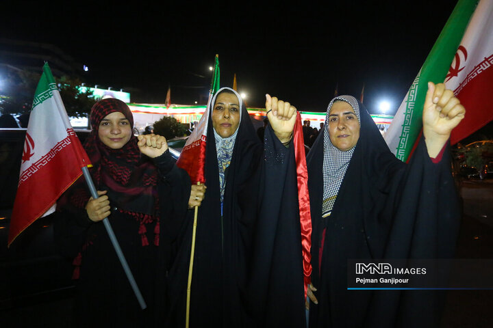 حماسه حضور مردم اصفهان - شب یکصدودوم