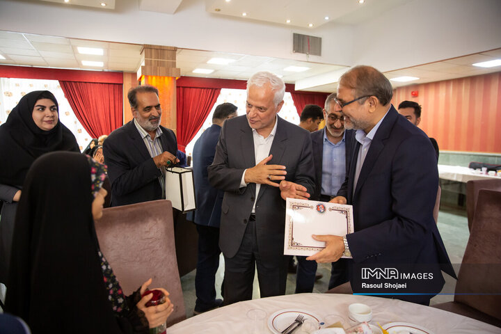 تجلیل از بازنشستگان شهرداری