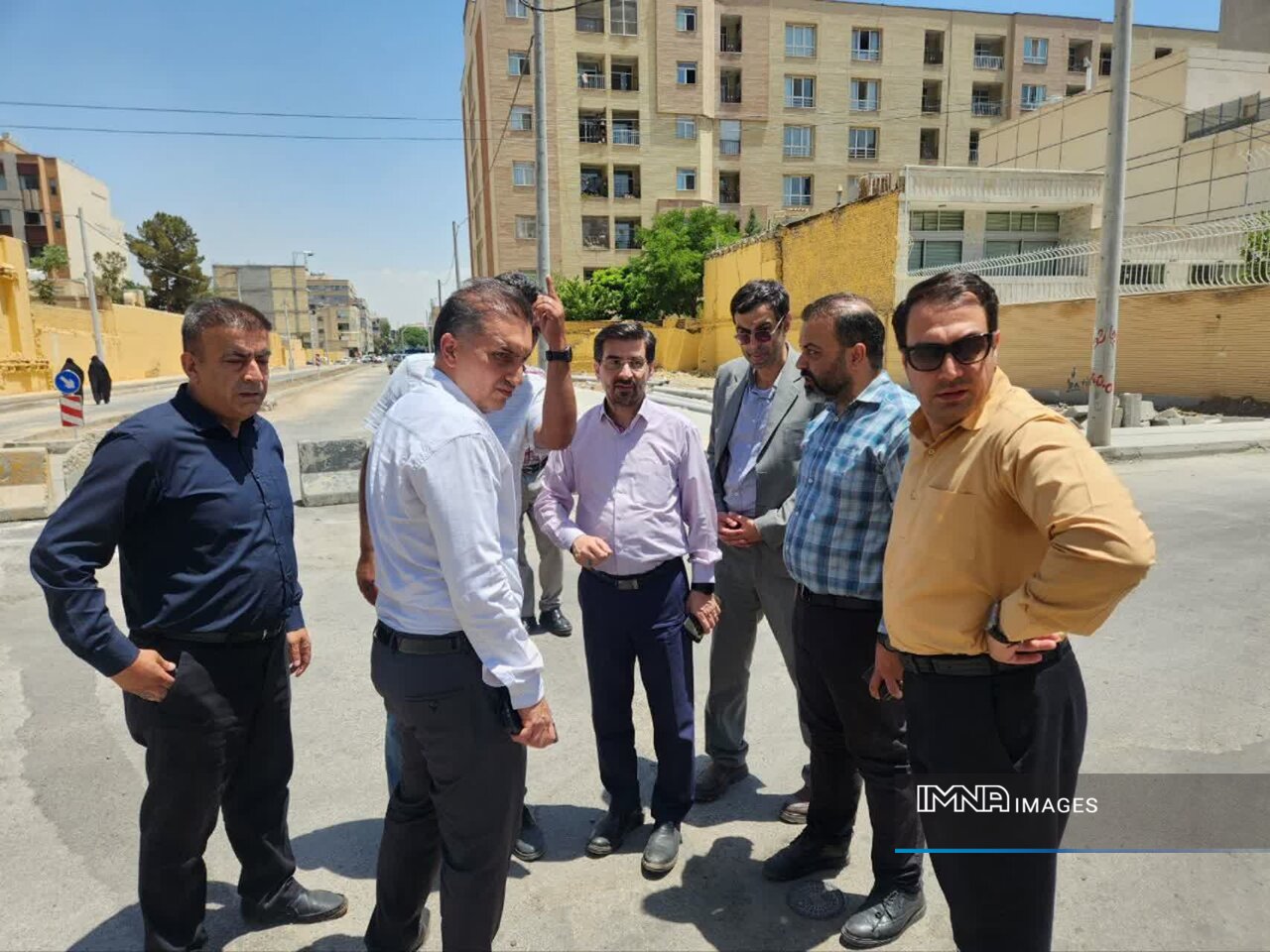 بازدید میدانی مدیر منطقه ۱۰ اصفهان از روند پیشرفت پروژه خیابان سروستان&nbsp;