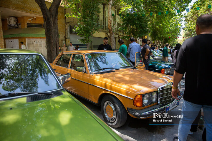 همایش خودروهای کلاسیک در چهارباغ