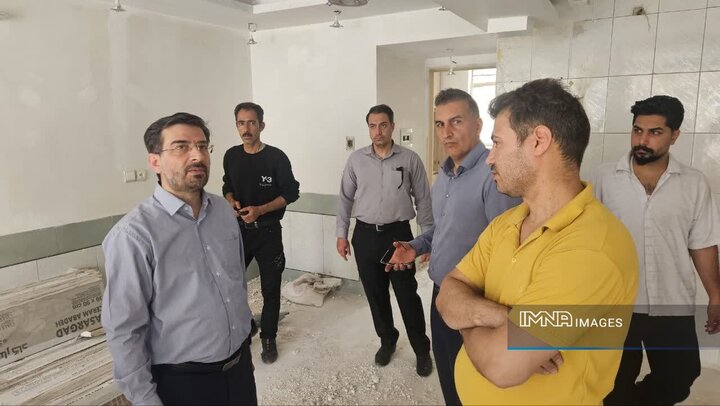 دستور ویژه مدیر منطقه ۱۰ اصفهان برای رفع موانع و تسریع عملیات بازسازی منازل آسیب‌دیده