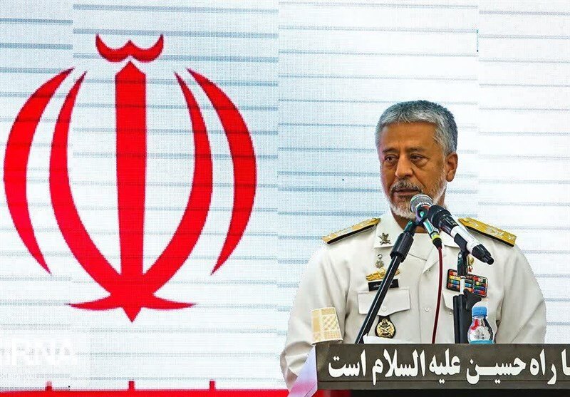 دریادار سیاری: هرگز به سمت تولید سلاح کشتار جمعی نخواهیم رفت/قدرت ما در تنگه هرمز حاکم است