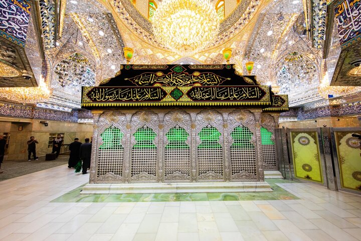 حرم امام حسین(ع) در آستانه محرم سیاه‌پوش شد + فیلم