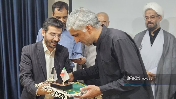 مدیر منطقه ۱۰ اصفهان از خدمات ۱۰۵ روزه مواکب مردمی تقدیر کرد