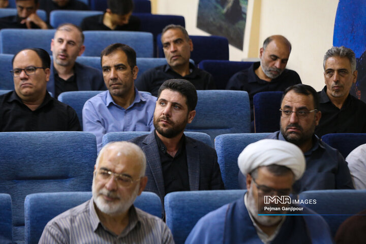 نشست صمیمانه مسئولین مواکب منطقه 10 شهرداری اصفهان